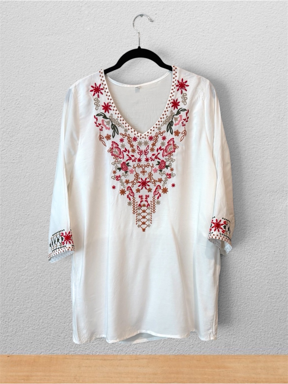 Red and White Embroidered Bohemian  3/4 Sleeve Women's Top